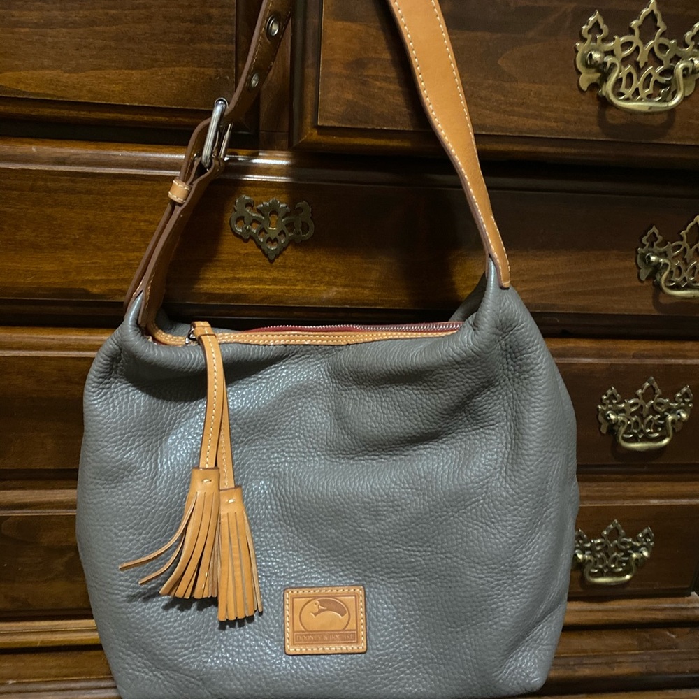 I’m selling 2 leather dooney and bourke purses